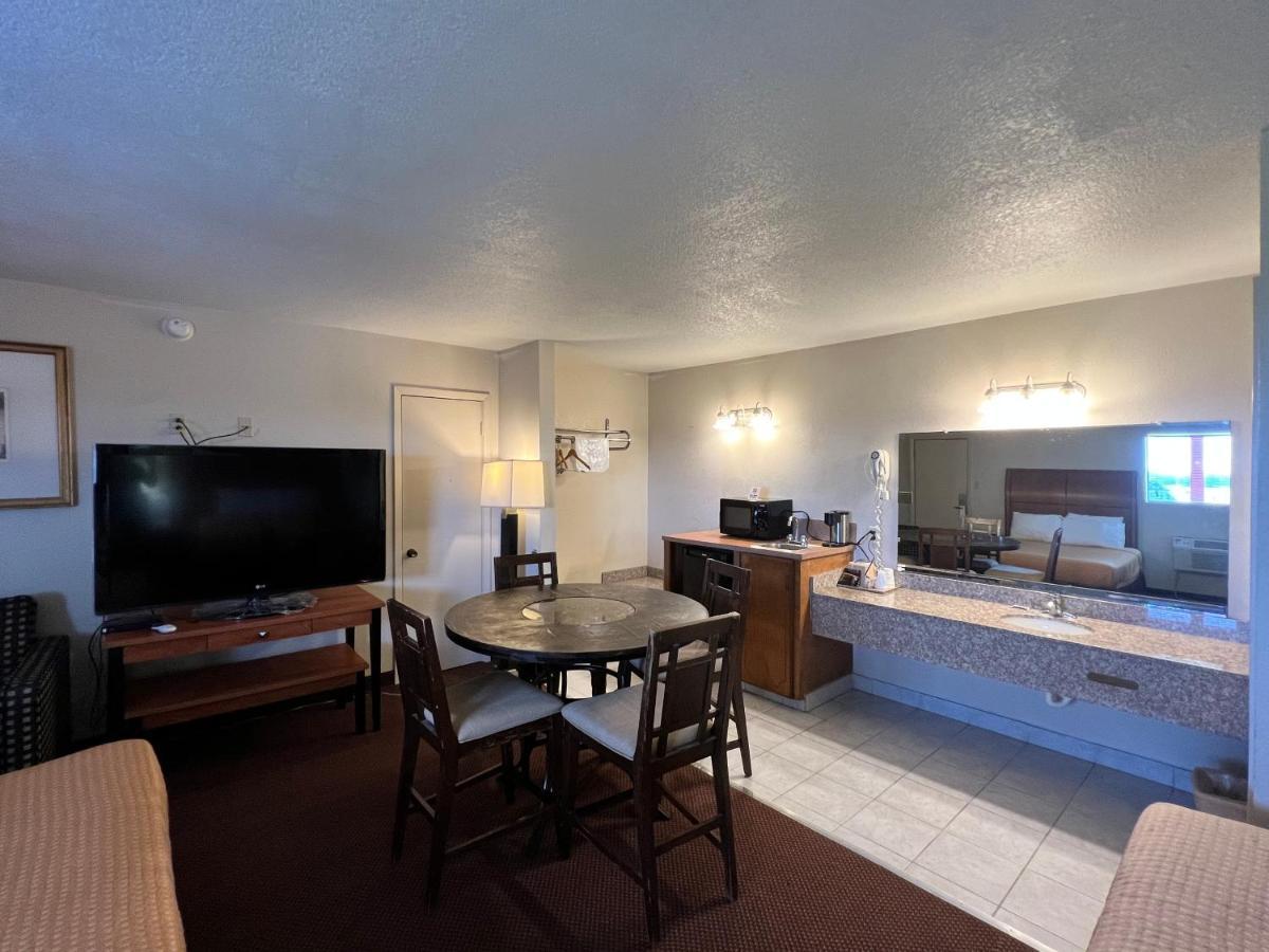 Americas Best Value Inn - Edna Exterior photo